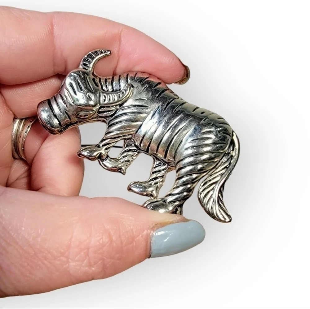 Vintage Buffalo Brooch Pin Metal 1970s - Picture 1 of 11